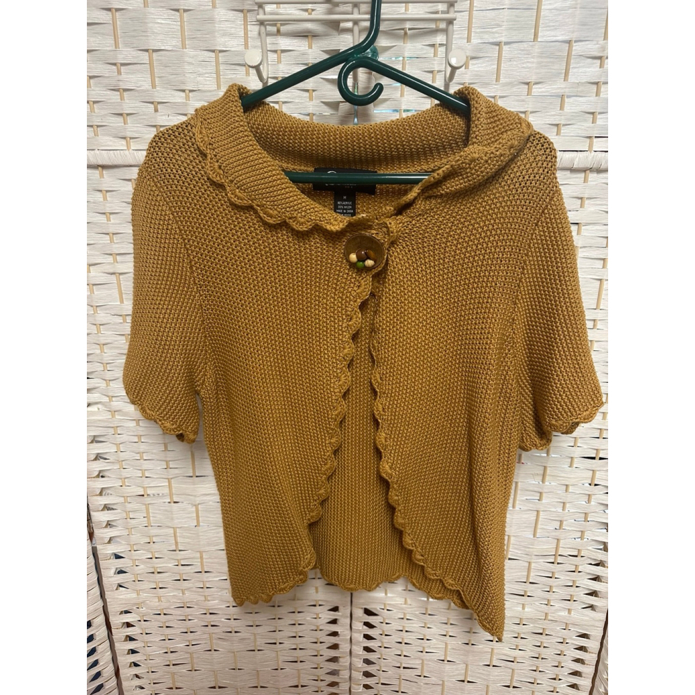 Sharagano women’s sweater open with a snap at top wooden button/beads nwot M